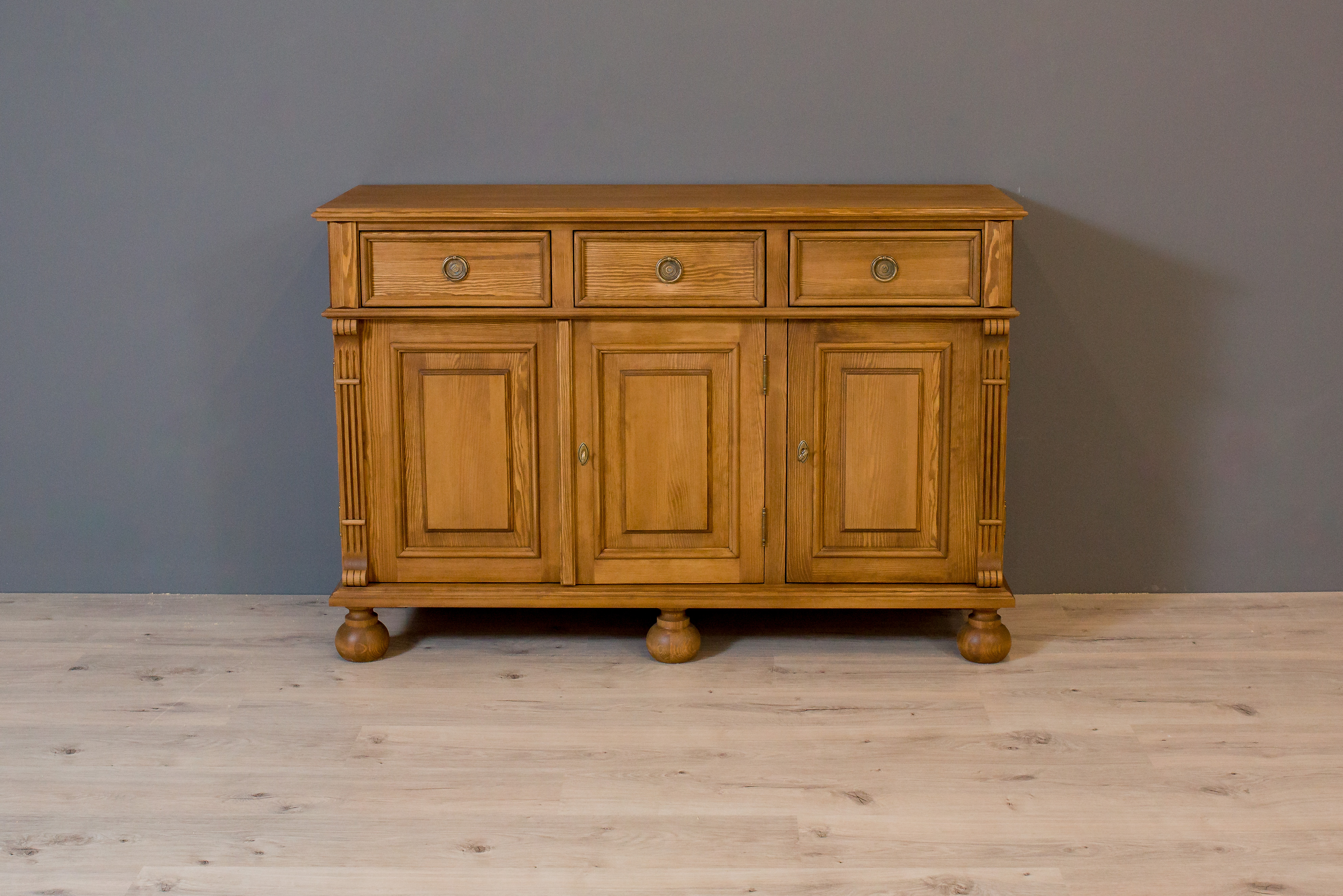 Große Auswahl an Massivholzkommoden im Shop klassische-massivholzmoebel.de