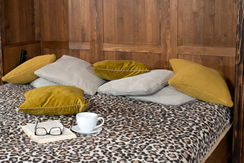 Klassische Massivholzmöbel: Die richtige Pflege für dauerhafte Schönheit