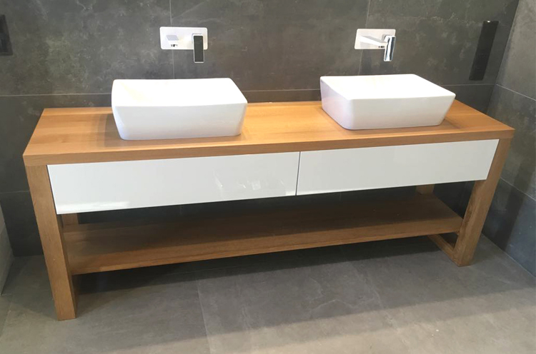 Waschtisch aus Eiche und seine Raumwirkung