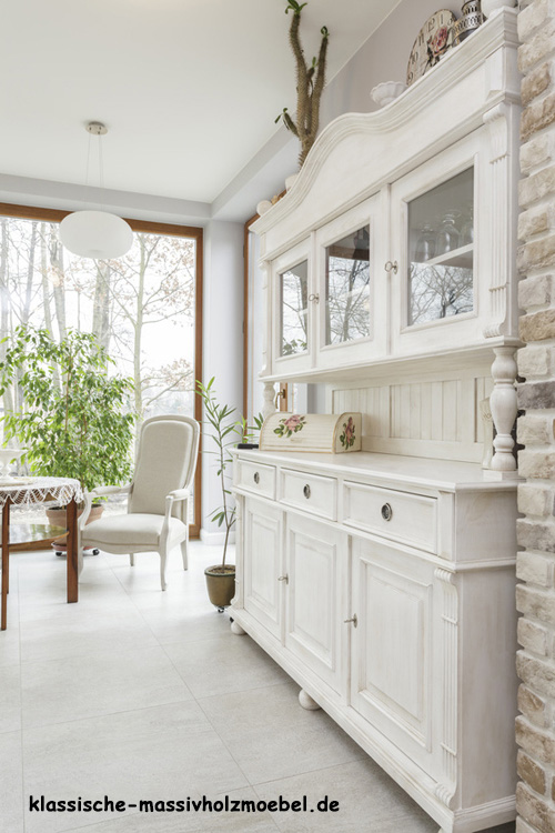 Landhausmöbel - Buffetschrank im Shabby Chic Stil - antik weiß gewischt