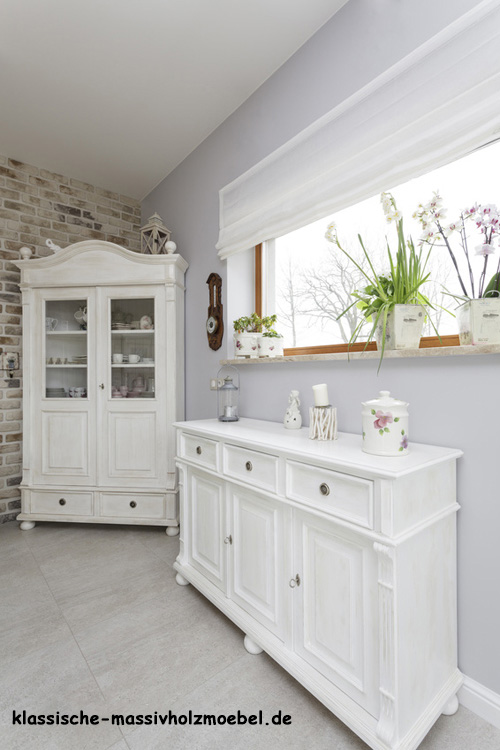 Weiße Küche im Landhausstil - shabby chic gewischt