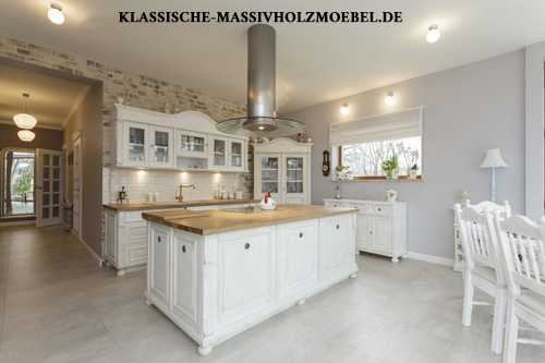 Weiße Buffetschränke im Landhausstil in Küche und Esszimmer Weiße Buffetschränke im Esszimmer im Landhausstil