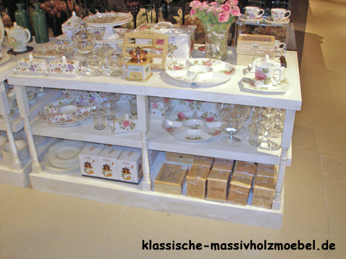 Möbel nach Maß, Holz weiß. Verkaufsregale, Ladeneinrichtung, Verkaufsschränke