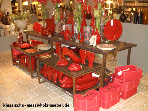 Objekt Möbel nach Maß, Holz braun. Verkaufsregale, Ladeneinrichtung, Verkaufsschränke