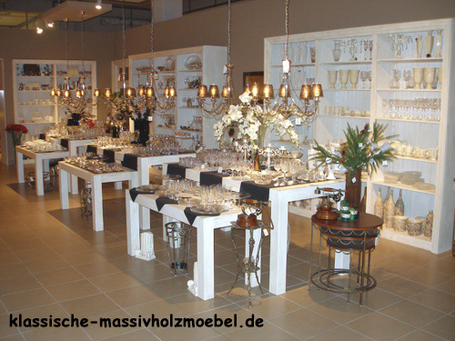 Ausstellungsregale in Antik weiß, massives Kiefernholz