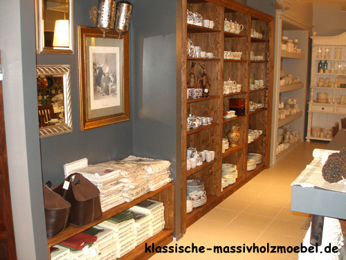 Ausstellungsregale, Ladenmöbel in Antik hell rustikal aus Holz