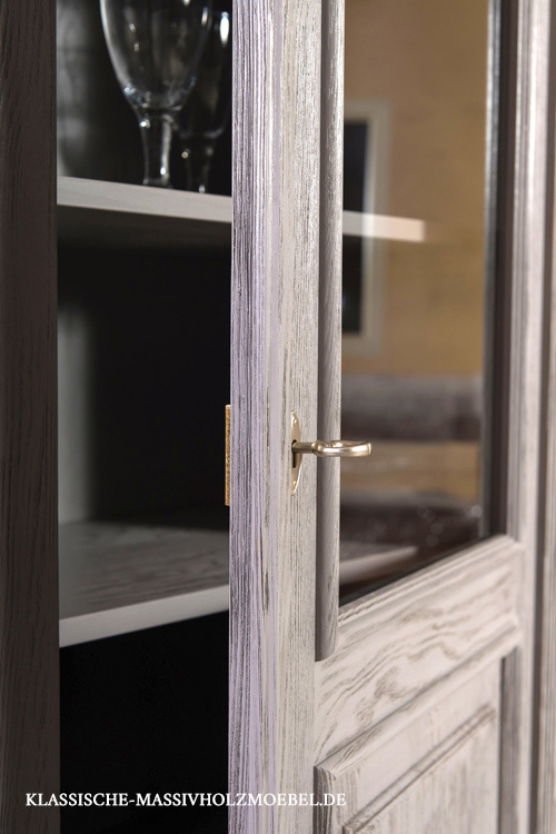 Vitrine in Grau gebürstet rustikal, shabby chic gewischt Platin Farbe Vitrine in Grau gebürstet rustikal, shabby chic gewischt Platin Farbe