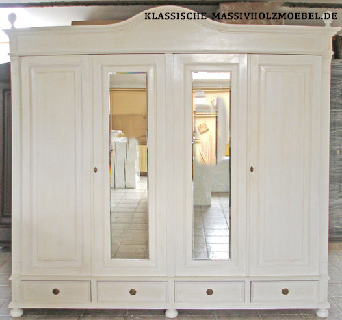 Individuelle Spiegel im großen 4-türigen Kleiderschrank, Farbe Antik weiß Individuelle Spiegel im großen 4-türigen Kleiderschrank, Farbe Antik weiß