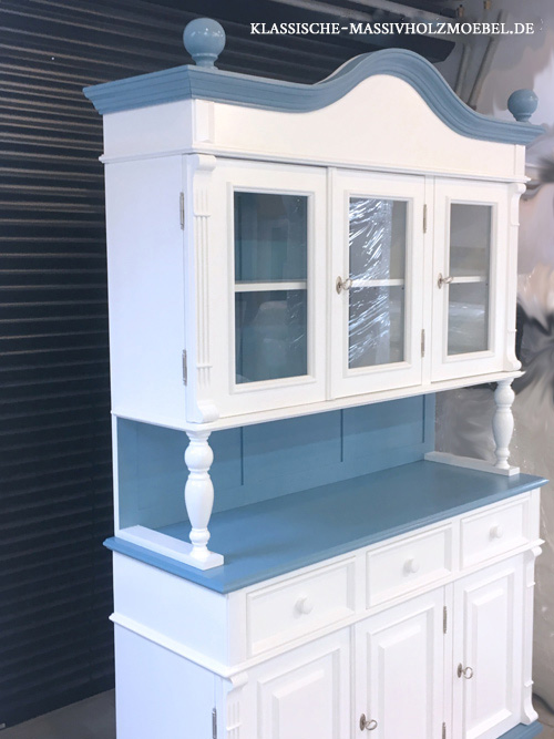 Buffetschrank in Pastellblau RAL 5024 und Weiß Buffetschrank in Pastellblau RAL 5024 und Weiß