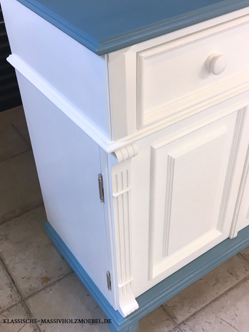 Landhausschrank 2-farbig Pastellblau RAL 5024 - Weiß Landhausschrank 2-farbig Pastellblau RAL 5024 - Weiß