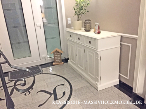 Landhaus Anrichte 3-türig mit 3 Schubladen Landhaus Anrichte 3-türig mit 3 Schubladen