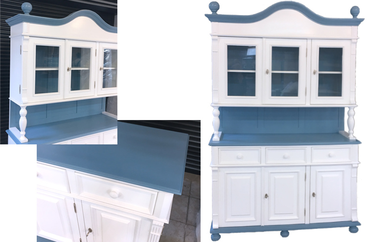 Buffetschrank in Pastellblau und Weiß