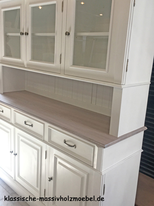 Korpus aus Kiefer in Weiß, Blatt aus Eiche in Weiß lasiert geölt