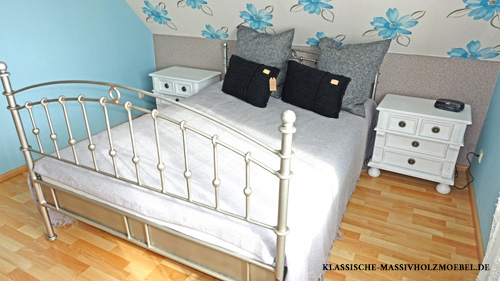 Weiße Nachttische mit Schubladen im Landhausstil Weiße Nachttische mit Schubladen im Landhausstil