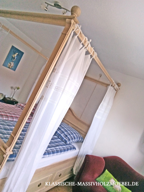 Foto von Kundin; Himmelbett aus Eschenholz, naturgewachst Foto von Kundin; Himmelbett aus Eschenholz, naturgewachst