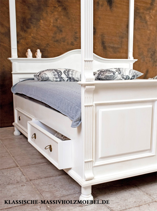 Himmelbett aus Esche mit Baldachin Antik weiß shabby chic Patina Himmelbett aus Esche mit Baldachin Antik weiß shabby chic Patina