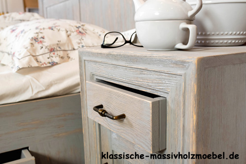 Nachtschrank grau gebürstet shabby chic Wischeffekt