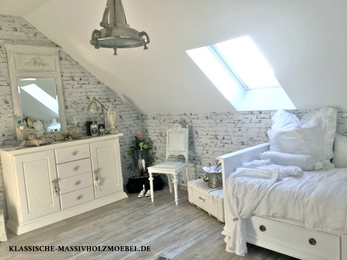 Shabby Chic Einrichtung im Gästezimmer mit Landhausbett aus Kiefer massiv, Möbel aus Polen Shabby Chic Einrichtung im Gästezimmer mit Landhausbett