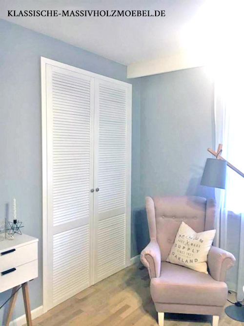 Schrank-mit-Lamellen-Einbauschrank-Lamellentuer-weiss-massiv-Holz-Kiefer Schrank-mit-Lamellen-Einbauschrank-Lamellentuer-weiss-massiv-Holz-Kiefer