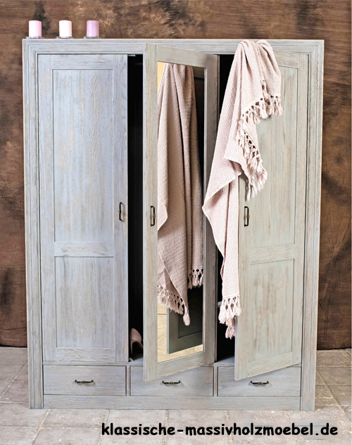 Kleiderschrank in Alt grau gebürstet rustikal - aus massivem Holz Kiefer, 3-türig mit Spiegel Kleiderschrank in Alt grau gebürstet rustikal - aus massivem Holz Kiefer, 3-türig mit Spiegel