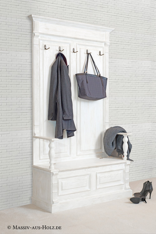 Landhaus Wandgarderobe mit Truhe Landhaus Wandgarderobe mit Truhe in Antik weiß gebürstet, rustikal gewischt