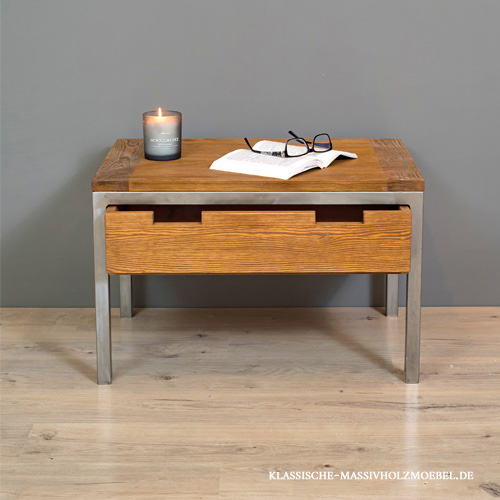 Couchtisch im Industriedesign - Metallrahmen silber Couchtisch im Industriedesign