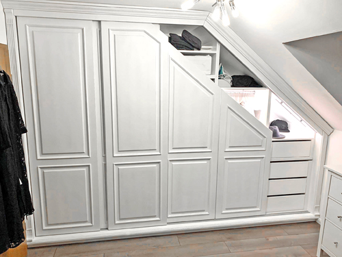 Einbauschrank mit Schräge und Schiebetüren aus 100% Massivholz & Qualität Einbauschrank mit Schräge und Schiebetüren