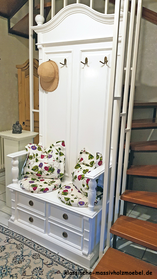 Wandgarderobe im Landhausstil mit vier Schubladen Farbe weiß - 100 % massiv Holz Kiefer & Qualität Wandgarderobe im Landhausstil mit vier Schubladen Farbe weiß - 100 % massiv Holz Kiefer & Qualität